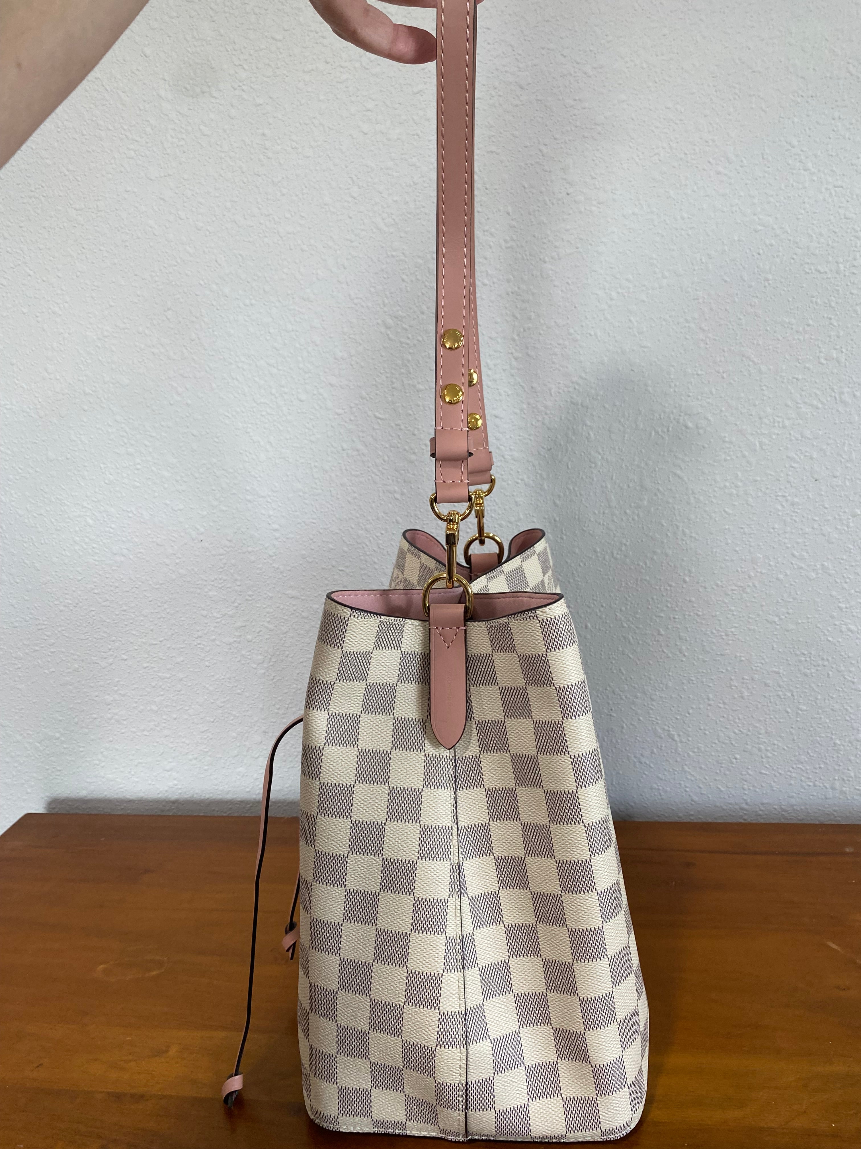 Luxury Cream Check Drawstring Shoulder Bag with Pink Trim